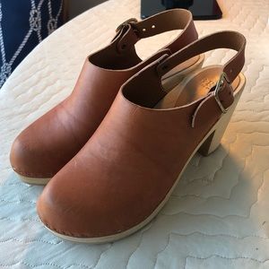 Bryr Suzie size 37 high heel closed toe. Like new!